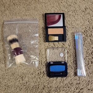 Blue Eyeshadow and Blush Palette With Dotting Tool And Brush